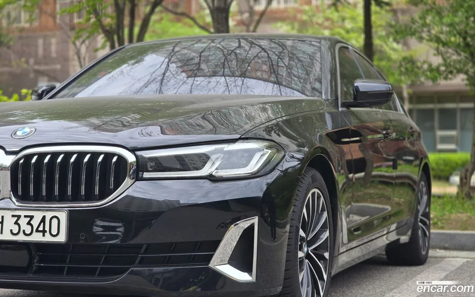 BMW 5 Series 520i 2022 — миниатюра 3