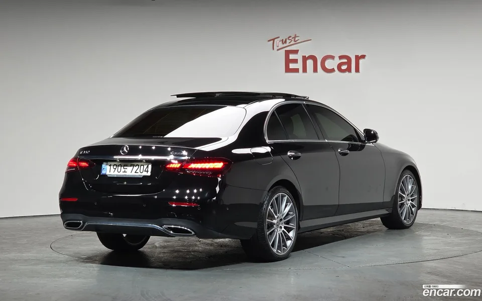 Mercedes-Benz E-Class E350 4MATIC AMG Line 2022 — миниатюра 2