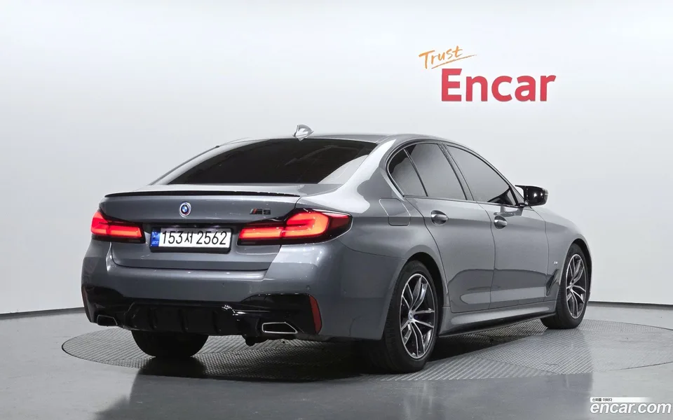 BMW 5 Series 520i M 2022 — миниатюра 2