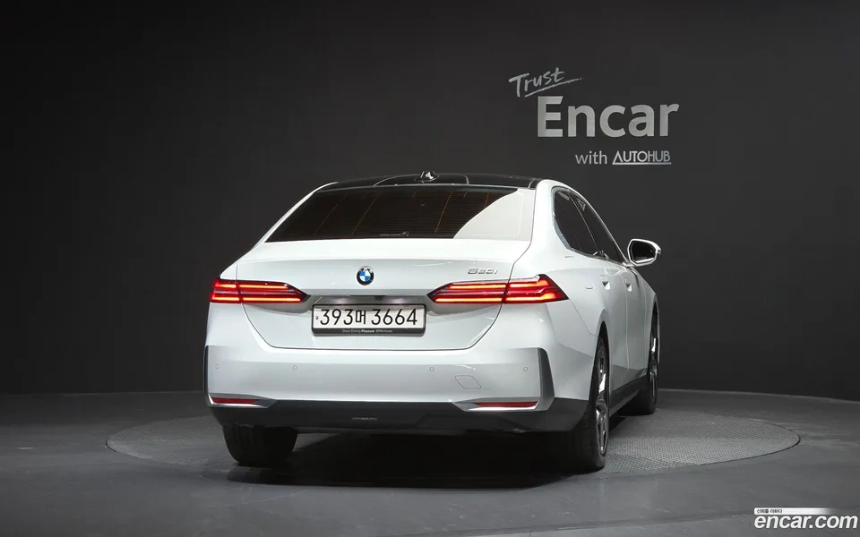 BMW 5 Series 520i 2024 — миниатюра 4
