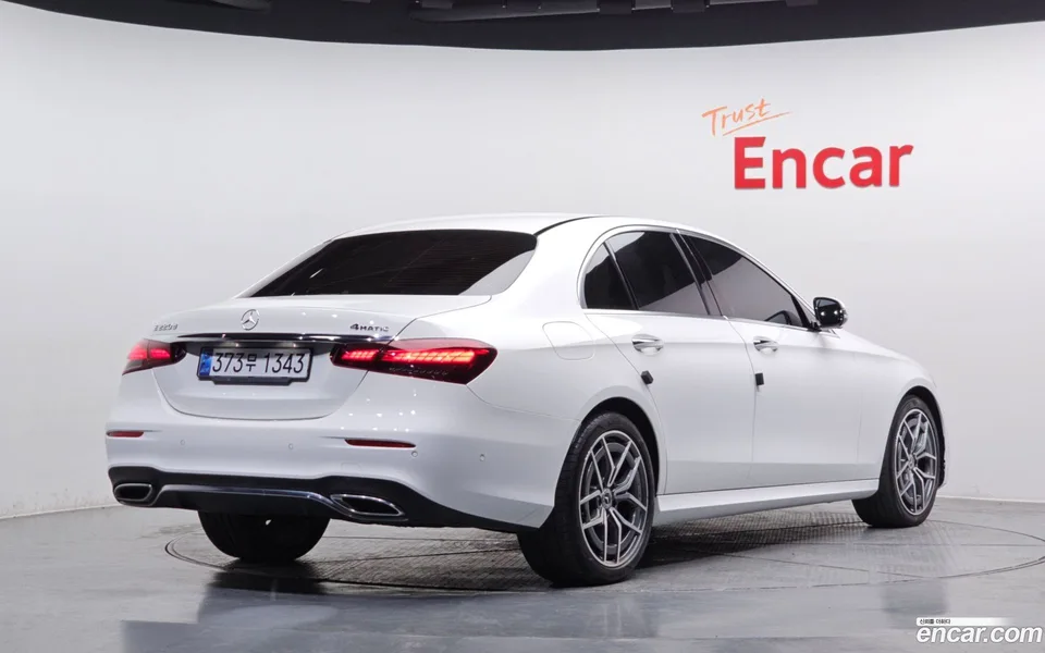 Mercedes-Benz E-Class E220d 4MATIC AMG Line 2022 — миниатюра 2