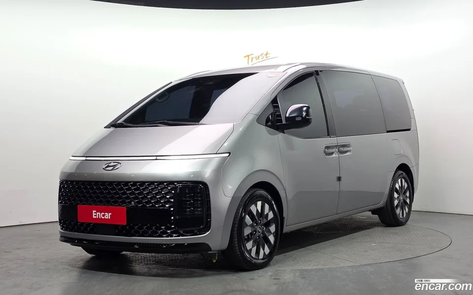 Hyundai Staria 9 2022 — фото 1, купить с доставкой в Москву