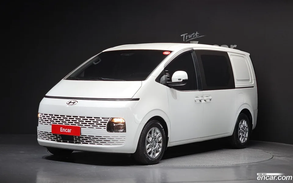 Hyundai Staria 5 2022 — фото 1, купить с доставкой в Москву