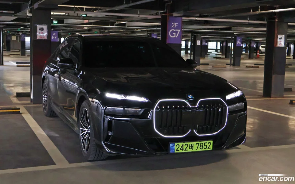 BMW i7 xDrive 60 M 2023 — фото 1, купить с доставкой в Москву