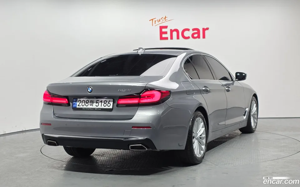 BMW 5 Series 520i 2023 — миниатюра 2
