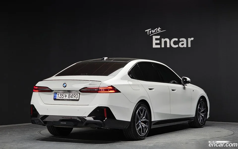 BMW 5 Series 520i M 2024 — миниатюра 2