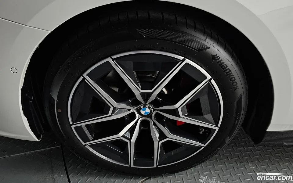 BMW 5 Series 520i M 2024 — миниатюра 5