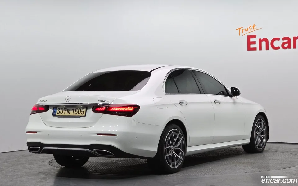 Mercedes-Benz E-Class E220d 4MATIC AMG Line 2022 — миниатюра 2