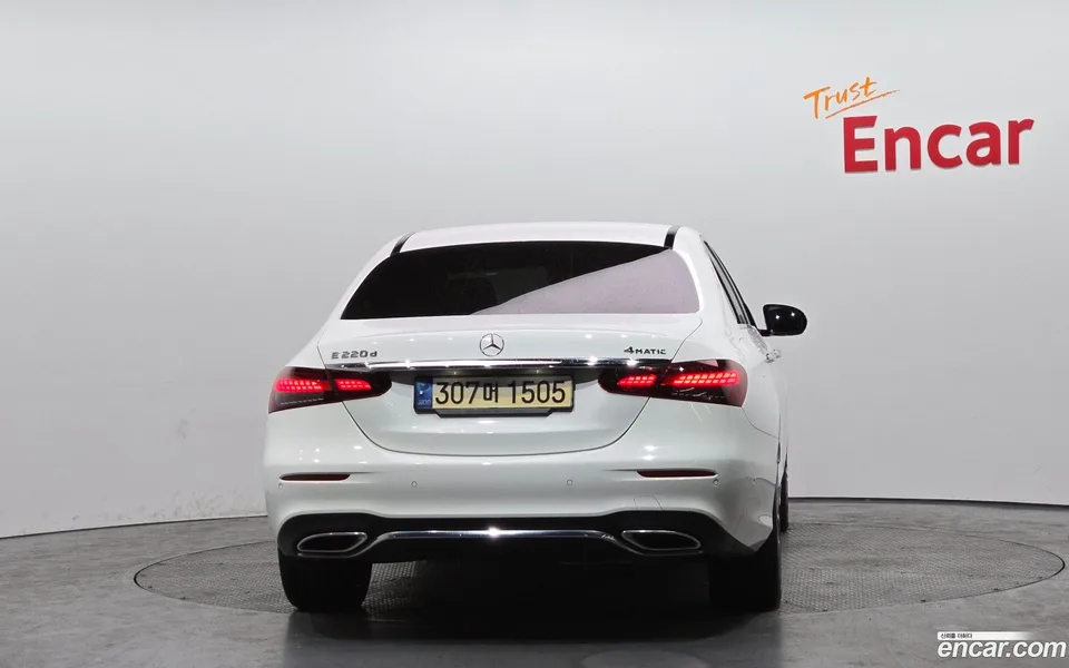 Mercedes-Benz E-Class E220d 4MATIC AMG Line 2022 — миниатюра 4