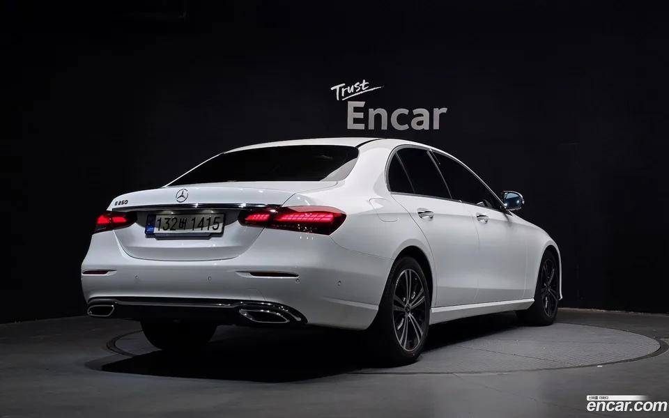 Mercedes-Benz E-Class E250 2022 — миниатюра 2