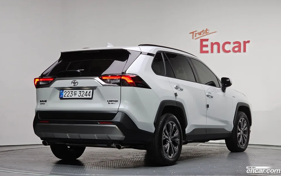 Toyota RAV4 2.5 4WD LTD 2025 — миниатюра 2