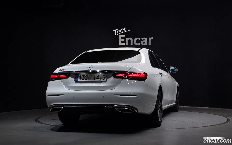 Mercedes-Benz E-Class E250 2022 — миниатюра 4
