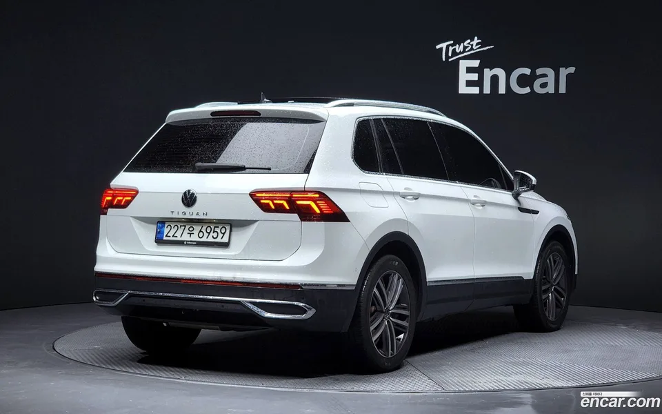 Volkswagen Tiguan 2.0 TDI 2023 — миниатюра 2