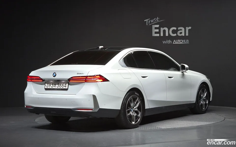 BMW 5 Series 520i 2024 — миниатюра 2