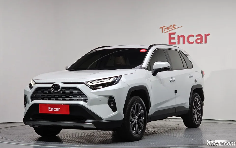 Toyota RAV4 2.5 4WD LTD 2025 — фото 1, купить с доставкой в Москву