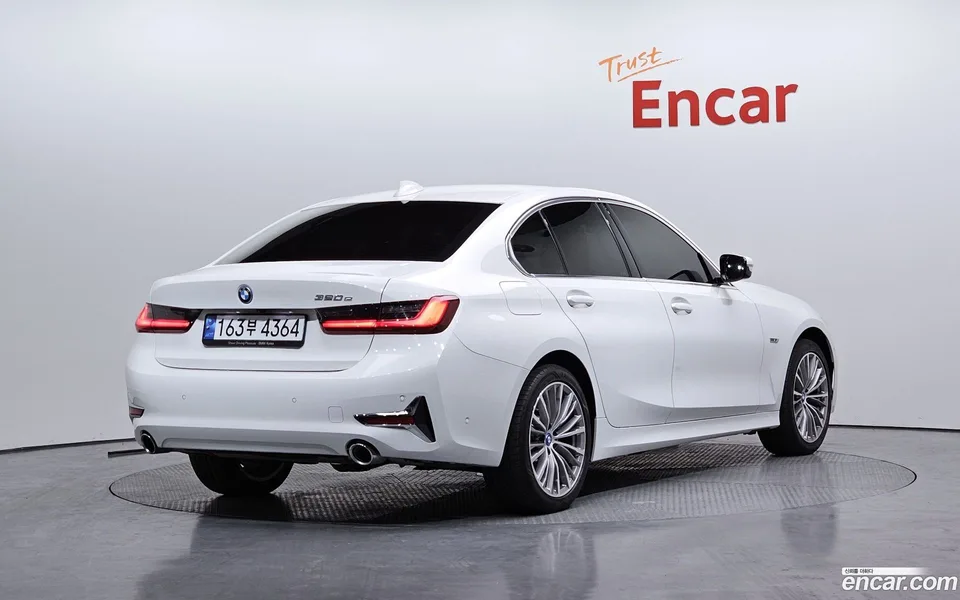 BMW 3 Series 320e 2022 — миниатюра 2