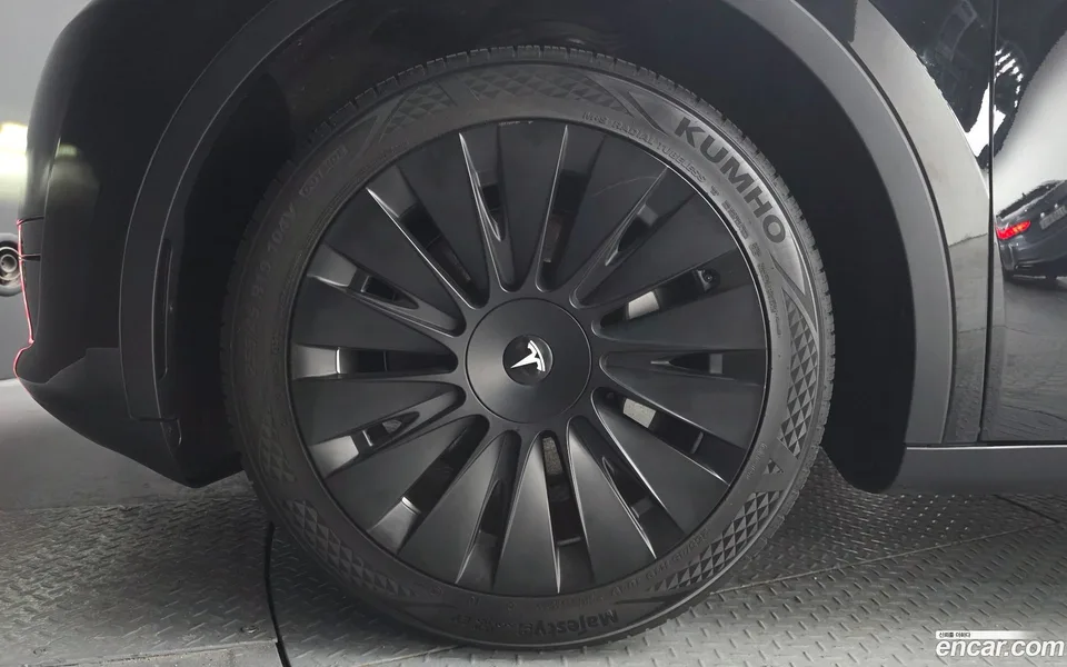 Tesla Model Y RWD 2023 — миниатюра 5