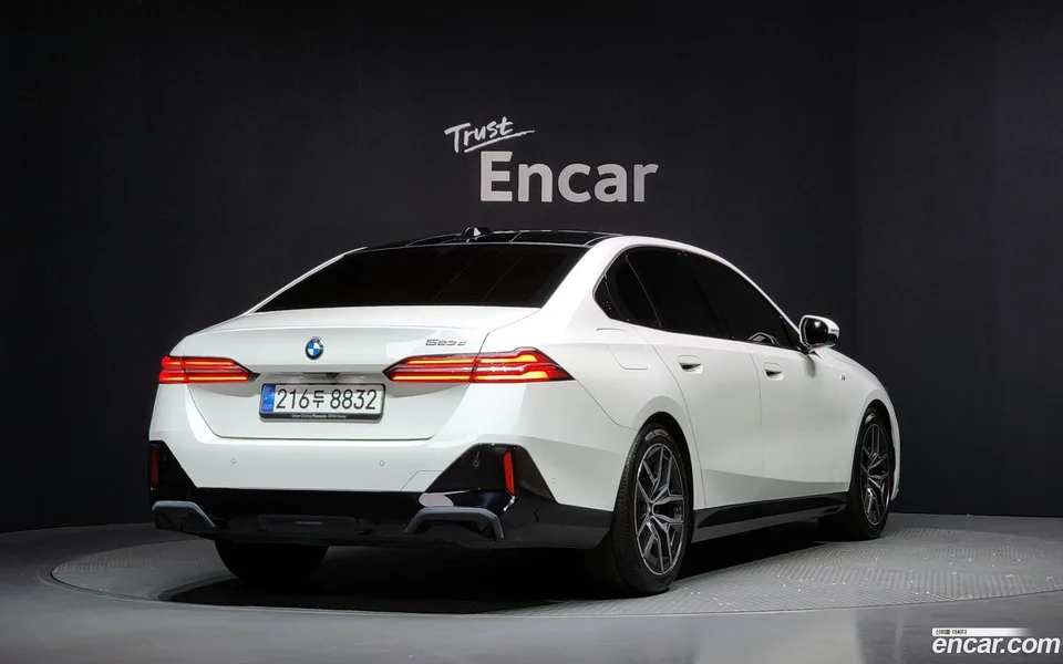 BMW 5 Series 523d M 2025 — миниатюра 2