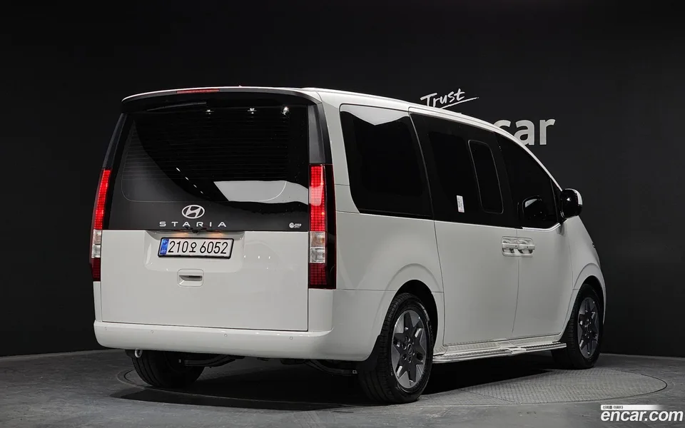 Hyundai Staria 9 2025 — миниатюра 2