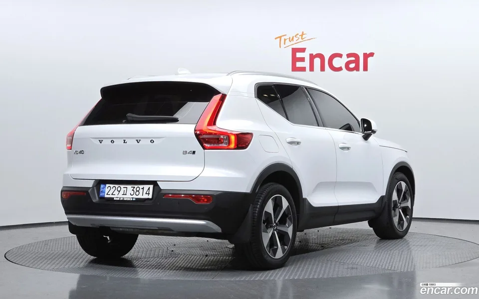 Volvo XC40 B4 2022 — миниатюра 2