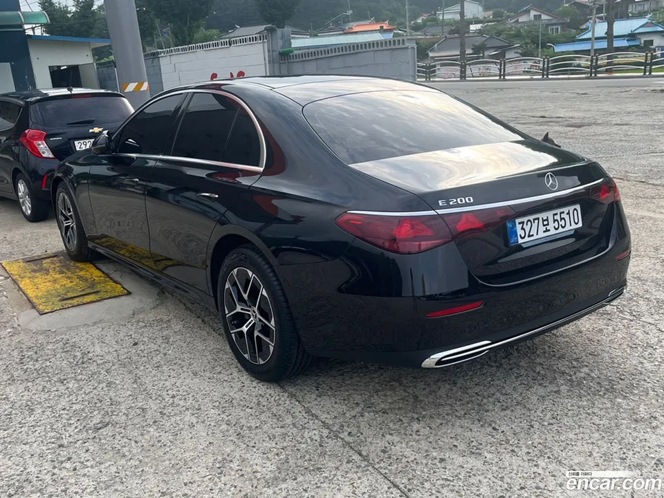 Mercedes-Benz E-Class E200 2025 — миниатюра 4
