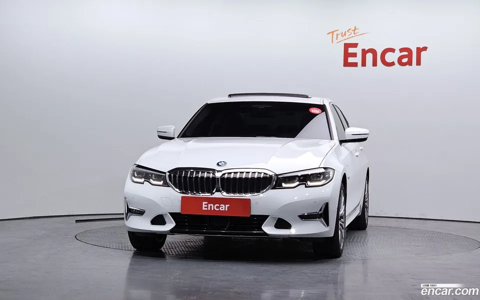 BMW 3 Series 320e 2022 — миниатюра 3