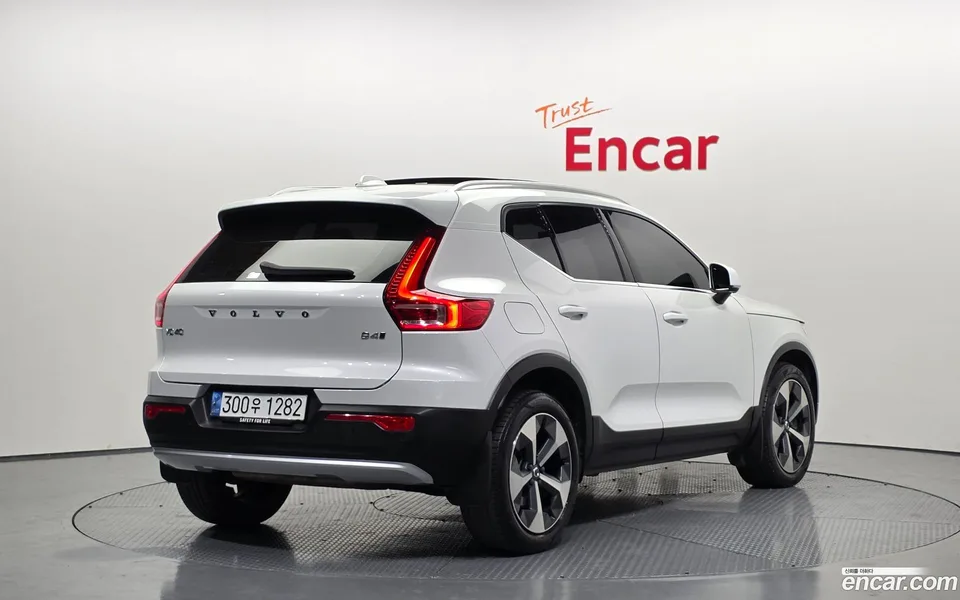 Volvo XC40 B4 2022 — миниатюра 2