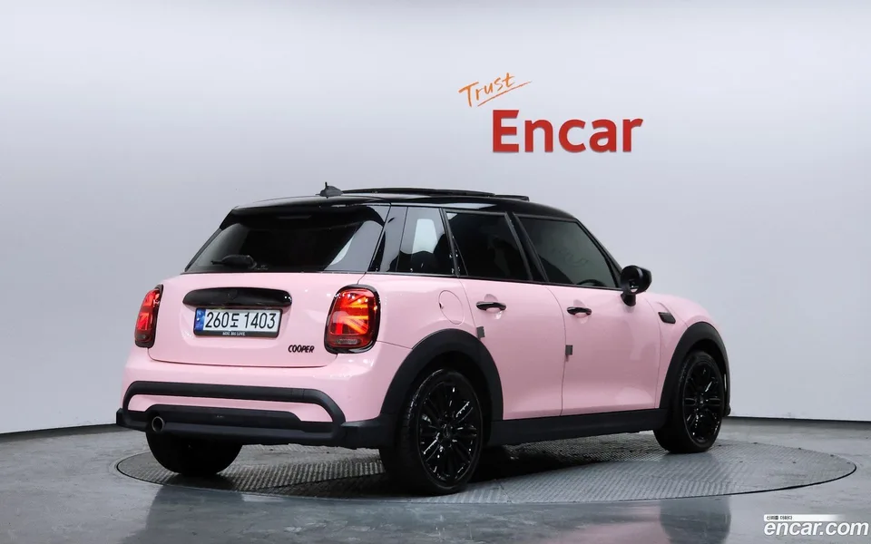 MINI Cooper 5 2022 — миниатюра 2