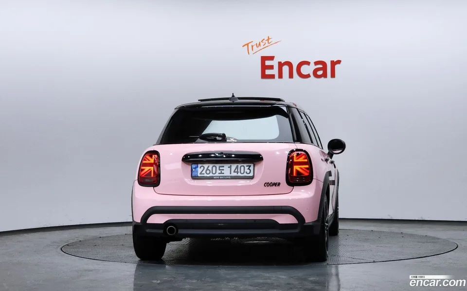 MINI Cooper 5 2022 — миниатюра 4