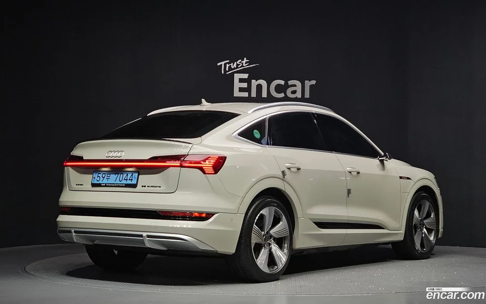 Audi e-tron 55 2022 — миниатюра 2