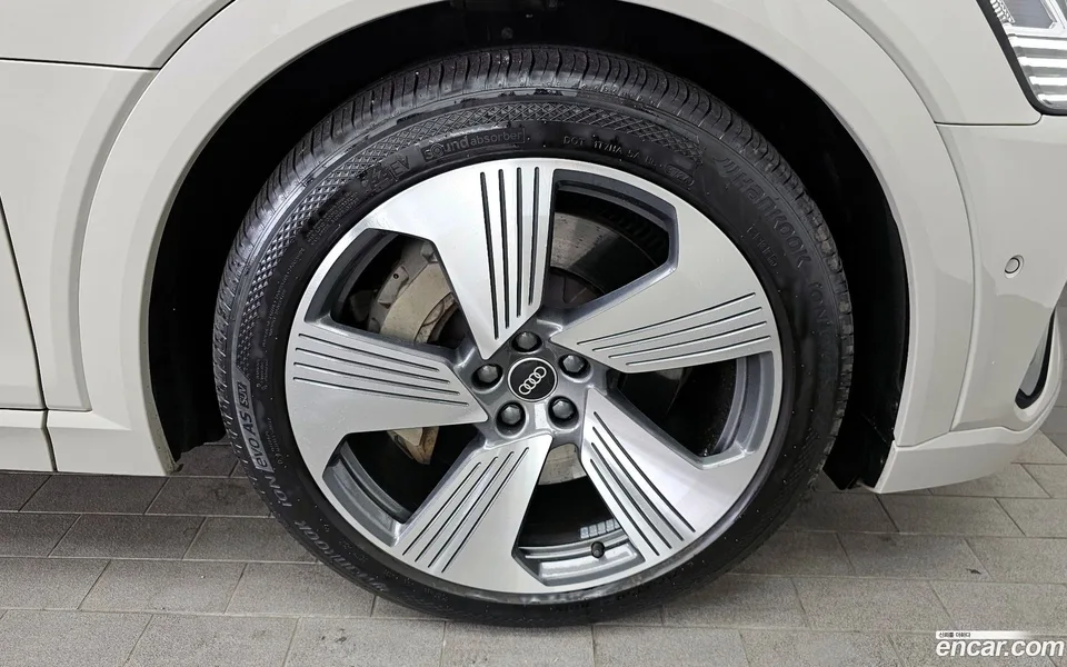 Audi e-tron 55 2022 — миниатюра 5