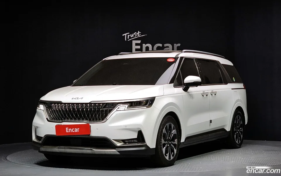 Kia Carnival 7 2023 — фото 1, купить с доставкой в Москву
