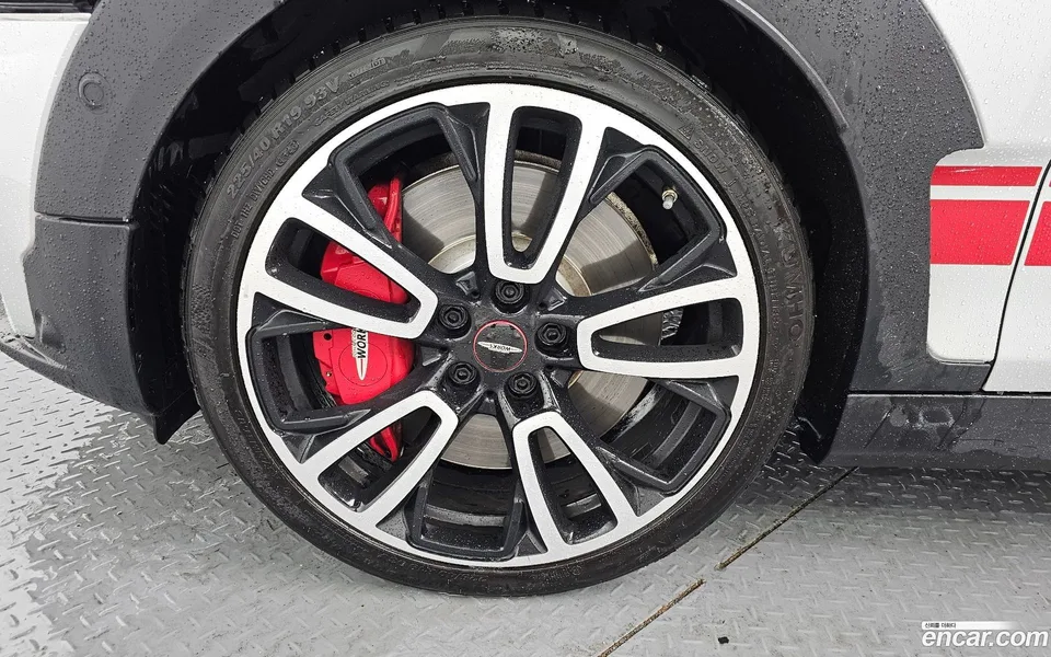 MINI Cooper S Clubman JCW 2023 — миниатюра 5