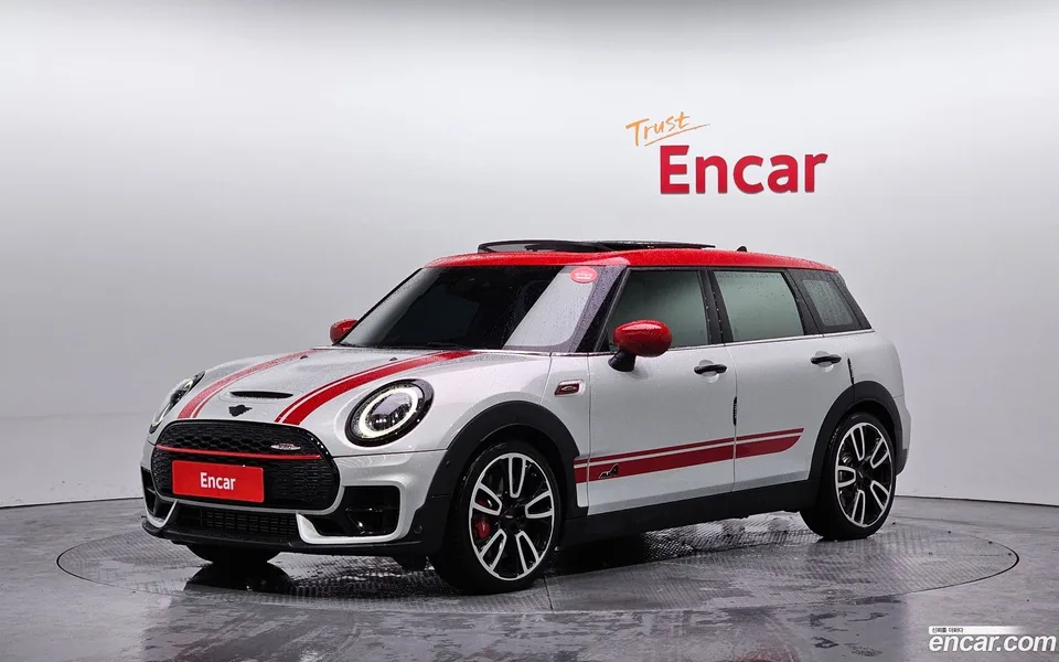 MINI Cooper S Clubman JCW 2023 — фото 1, купить с доставкой в Москву