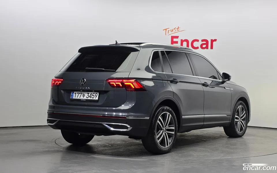 Volkswagen Tiguan 2.0 TDI 2023 — миниатюра 2