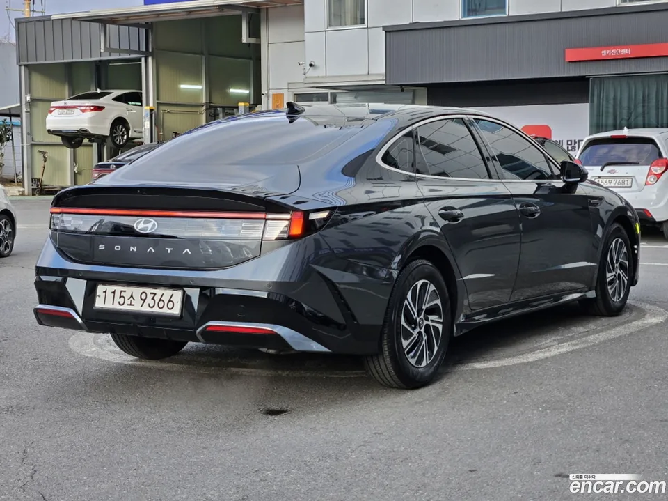 Hyundai Sonata The Edge Hybrid 2024 — миниатюра 4