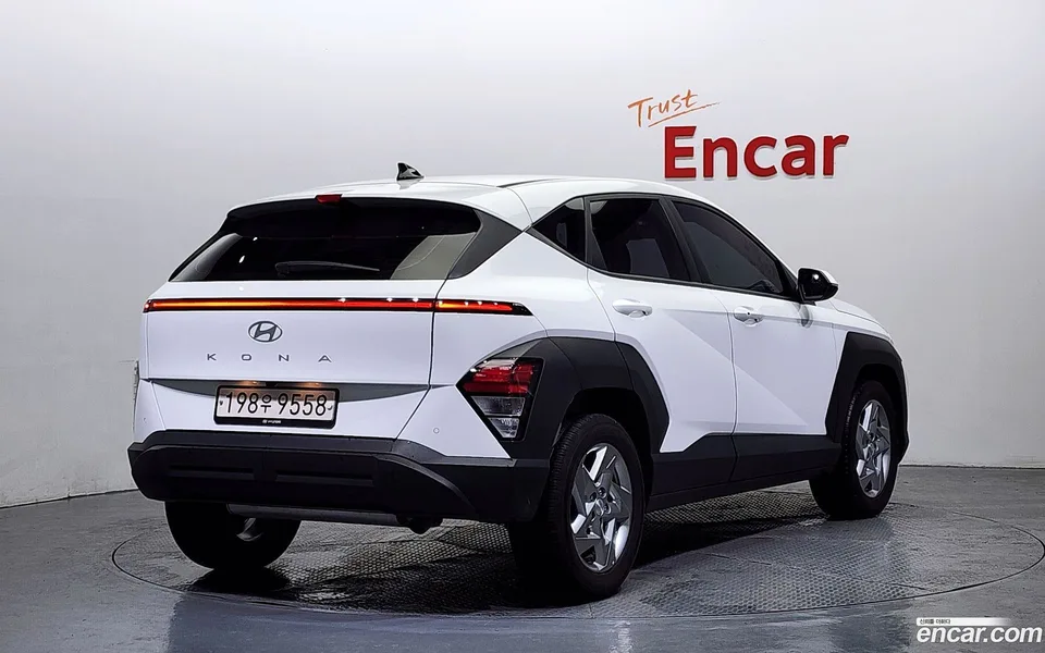 Hyundai Kona 1.6 2WD 2023 — миниатюра 2