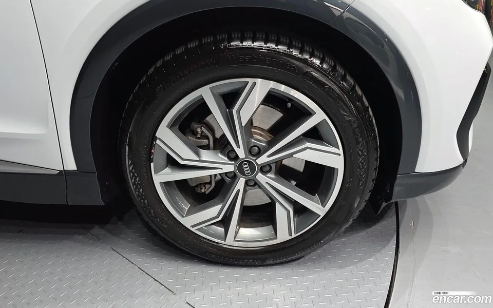 Audi Q4 e-tron 40 2022 — миниатюра 5
