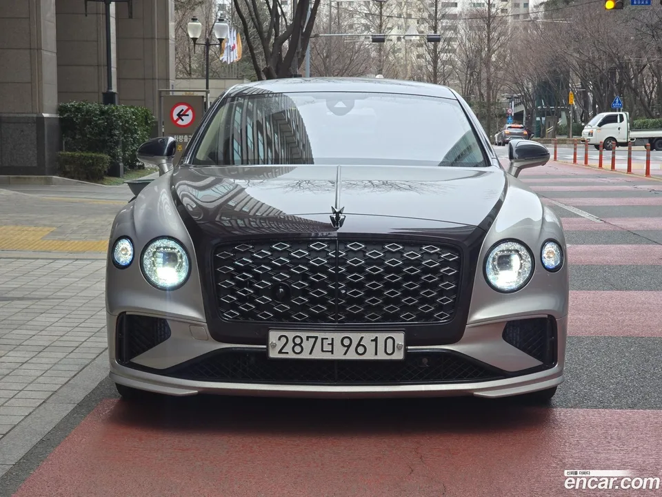 Bentley Flying Spur 4.0 2025 — миниатюра 2