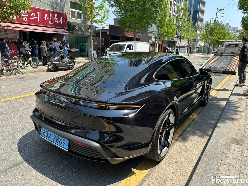 Porsche Taycan 4S 2025 — фото 1, купить с доставкой в Москву