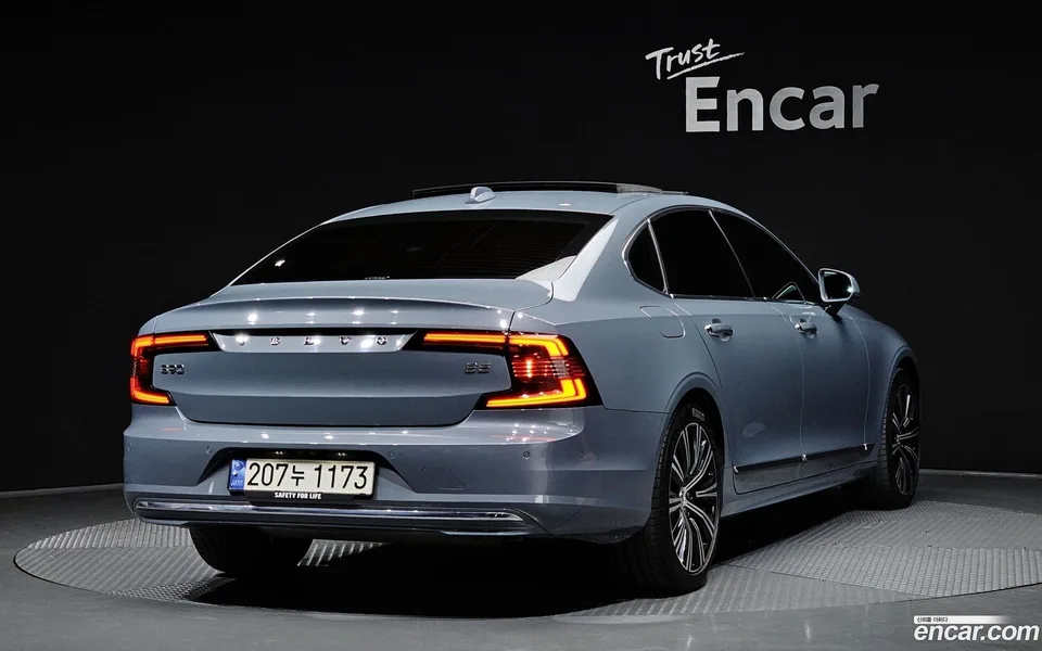 Volvo S90 B5 2023 — миниатюра 2