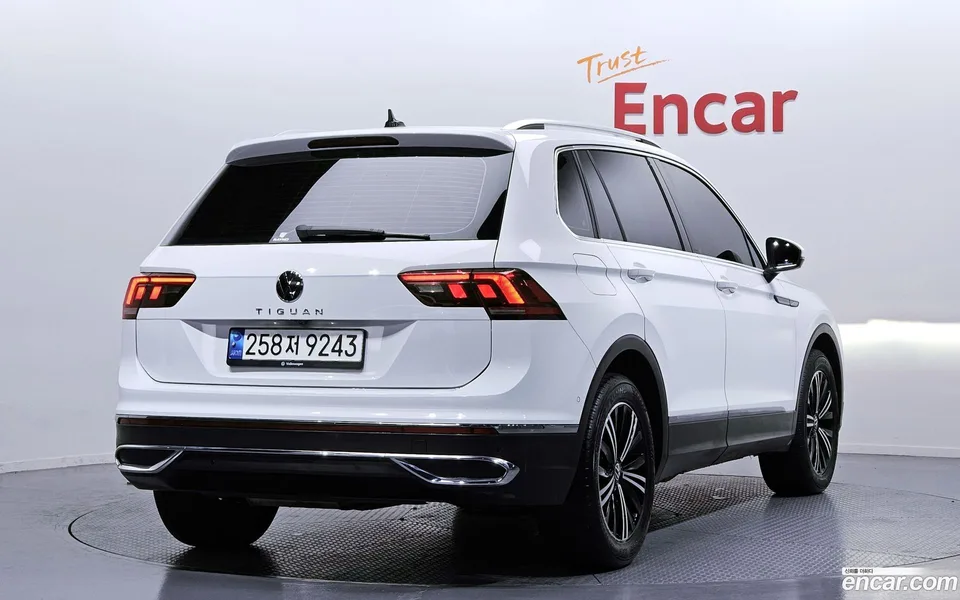 Volkswagen Tiguan 2.0 TDI 2023 — миниатюра 2