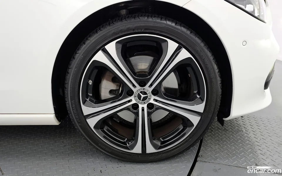 Mercedes-Benz C-Class C300 4MATIC 2023 — миниатюра 5