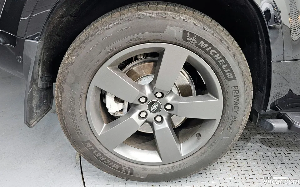 Land Rover Defender 110 D300 X- HSE 2025 — миниатюра 5