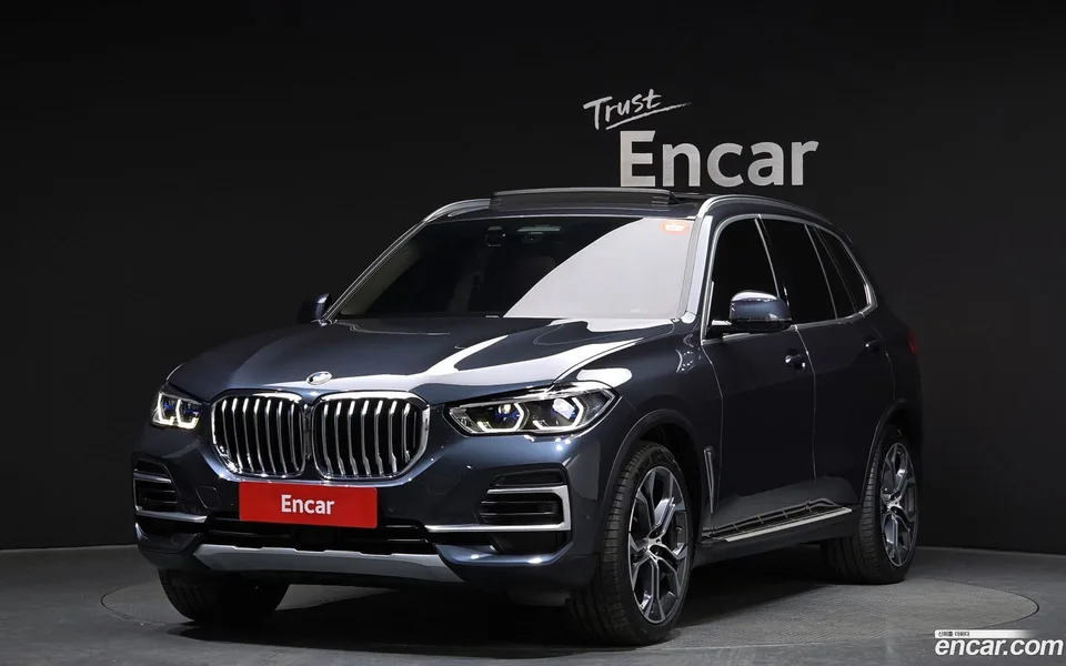 BMW X5 xDrive 40i xLine 2022 — фото 1, купить с доставкой в Москву