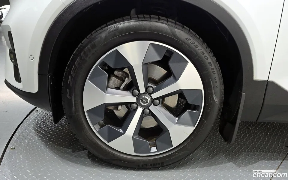 Volvo XC40 B4 2022 — миниатюра 5
