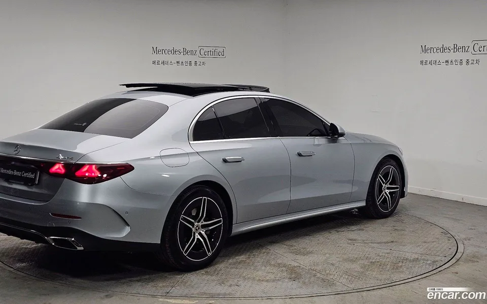Mercedes-Benz E-Class E300 4MATIC AMG Line 2024 — миниатюра 2