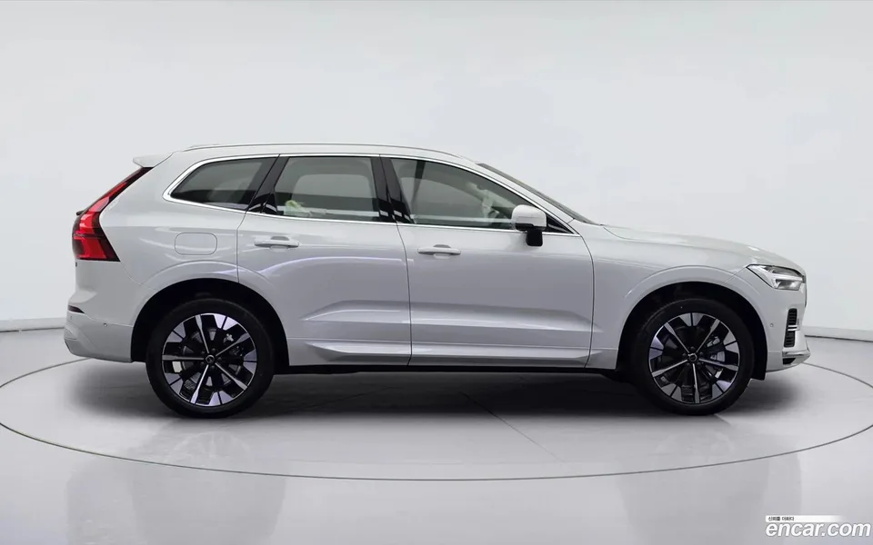 Volvo XC60 T8 2026 — миниатюра 3