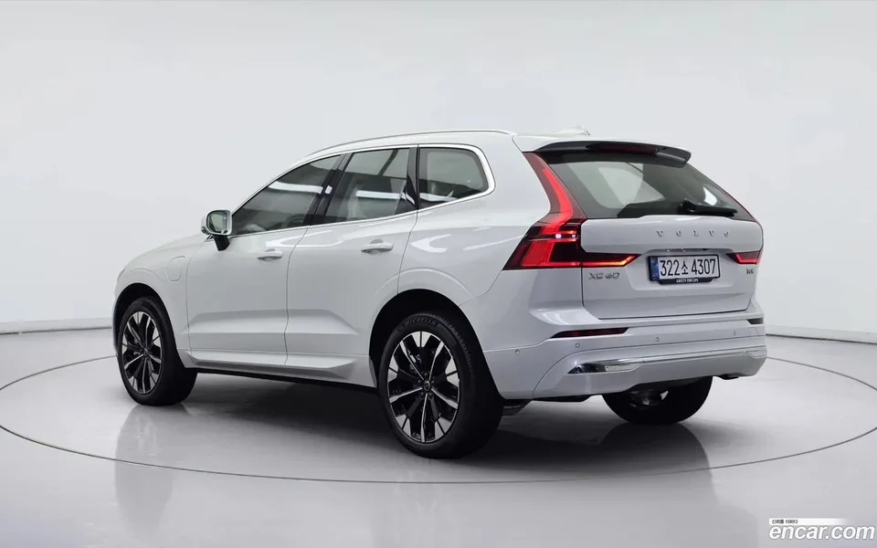 Volvo XC60 T8 2026 — миниатюра 4