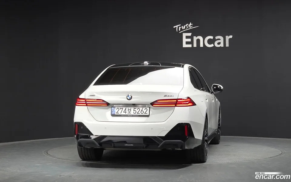 BMW 5 Series 530i xDrive M 2024 — миниатюра 4